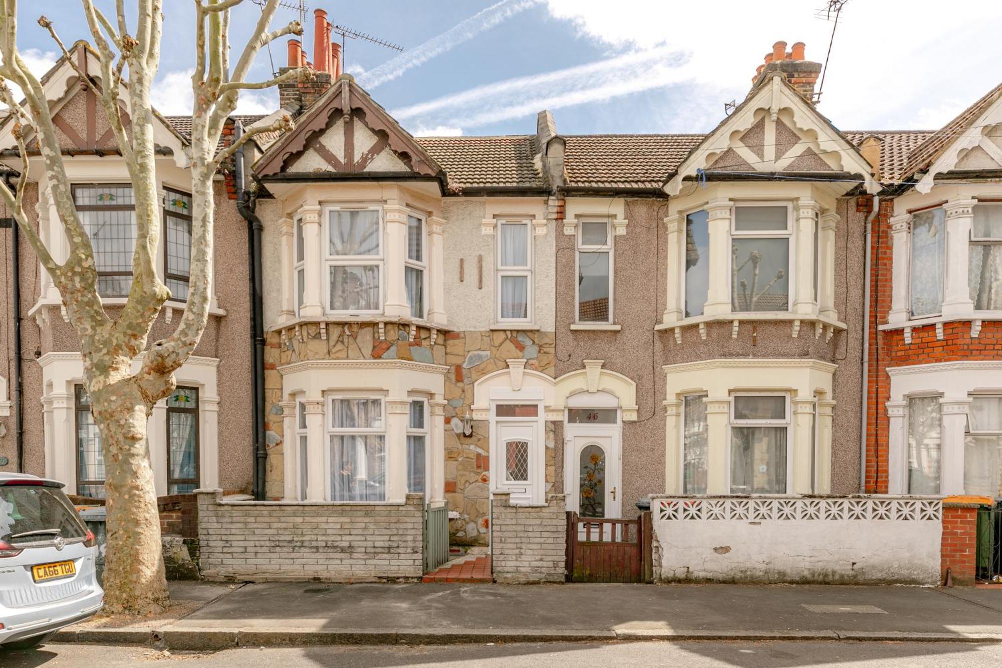 Beautiful 4-bed House With Garden In Holiday home