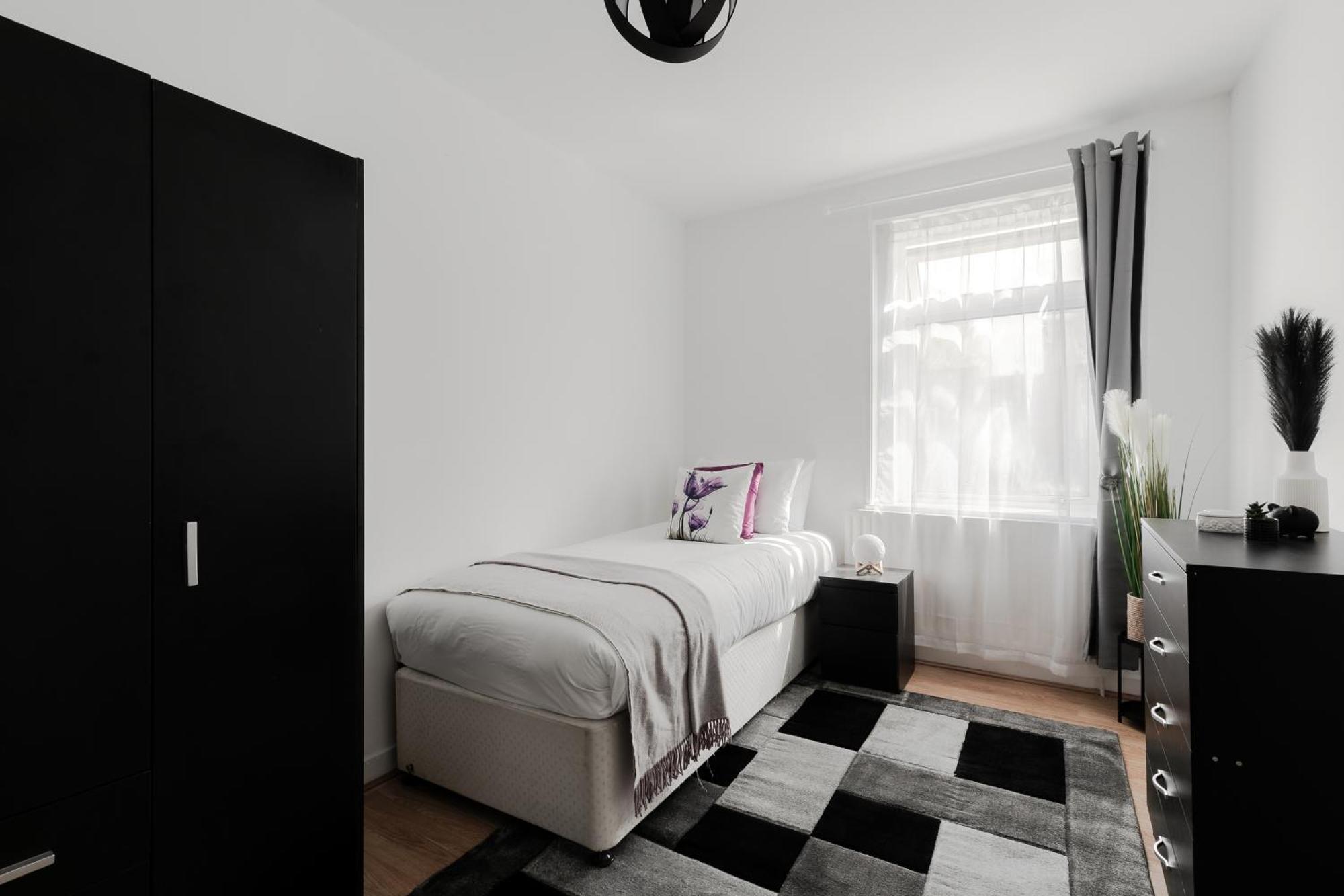Beautiful 4-bed House With Garden In Londra