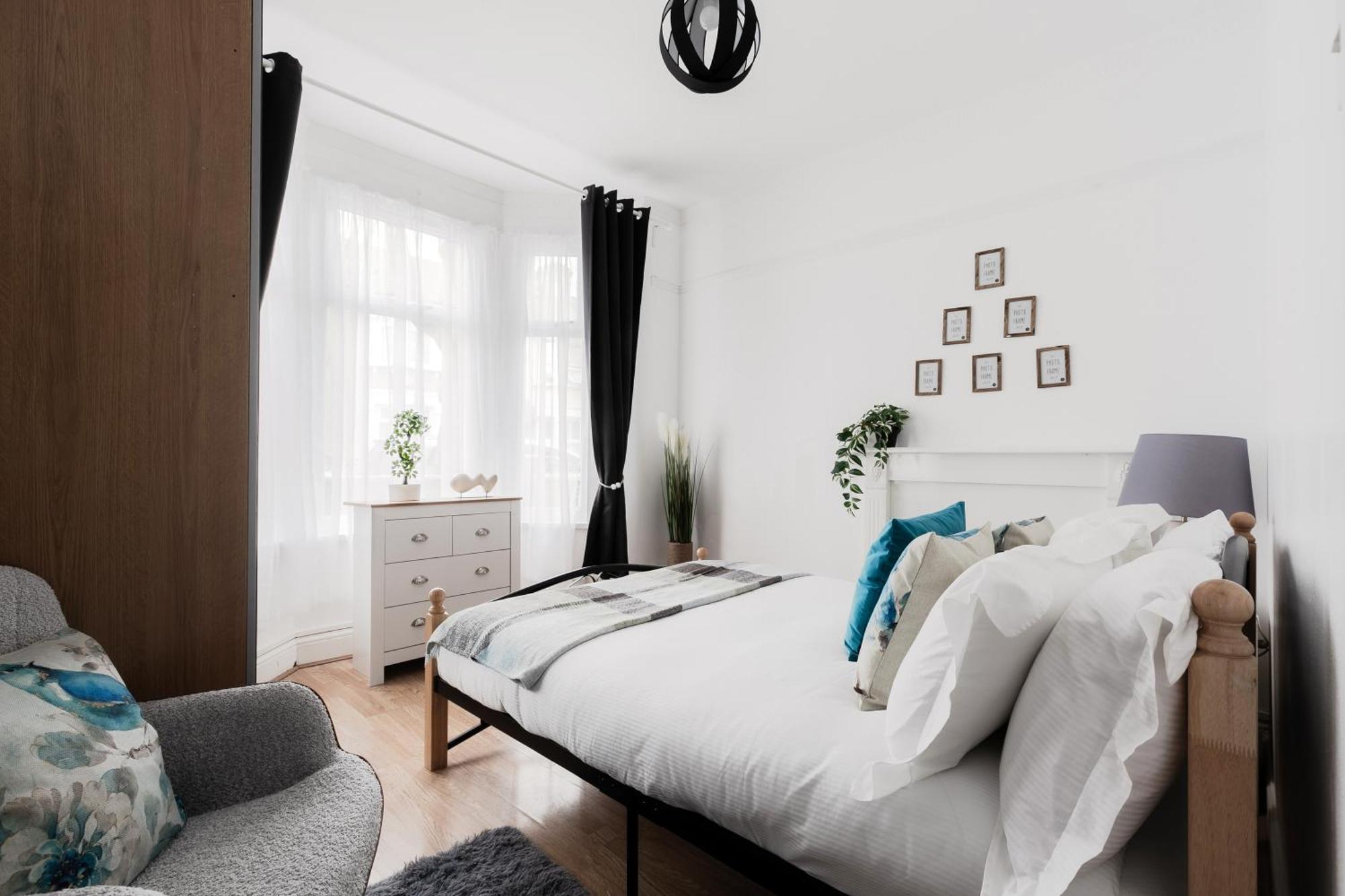 Beautiful 4-bed House With Garden In Casa vacanze Londra