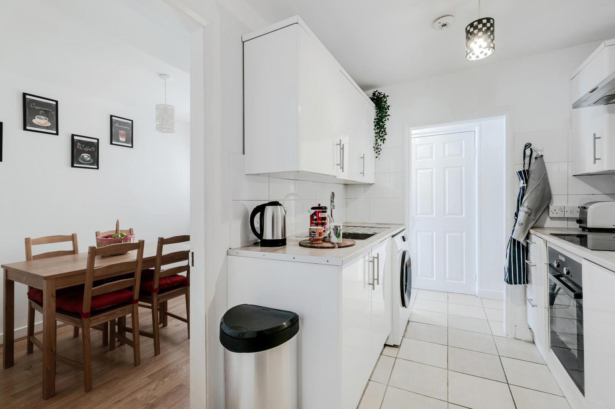 Beautiful 4-bed House With Garden In Casa vacanze *