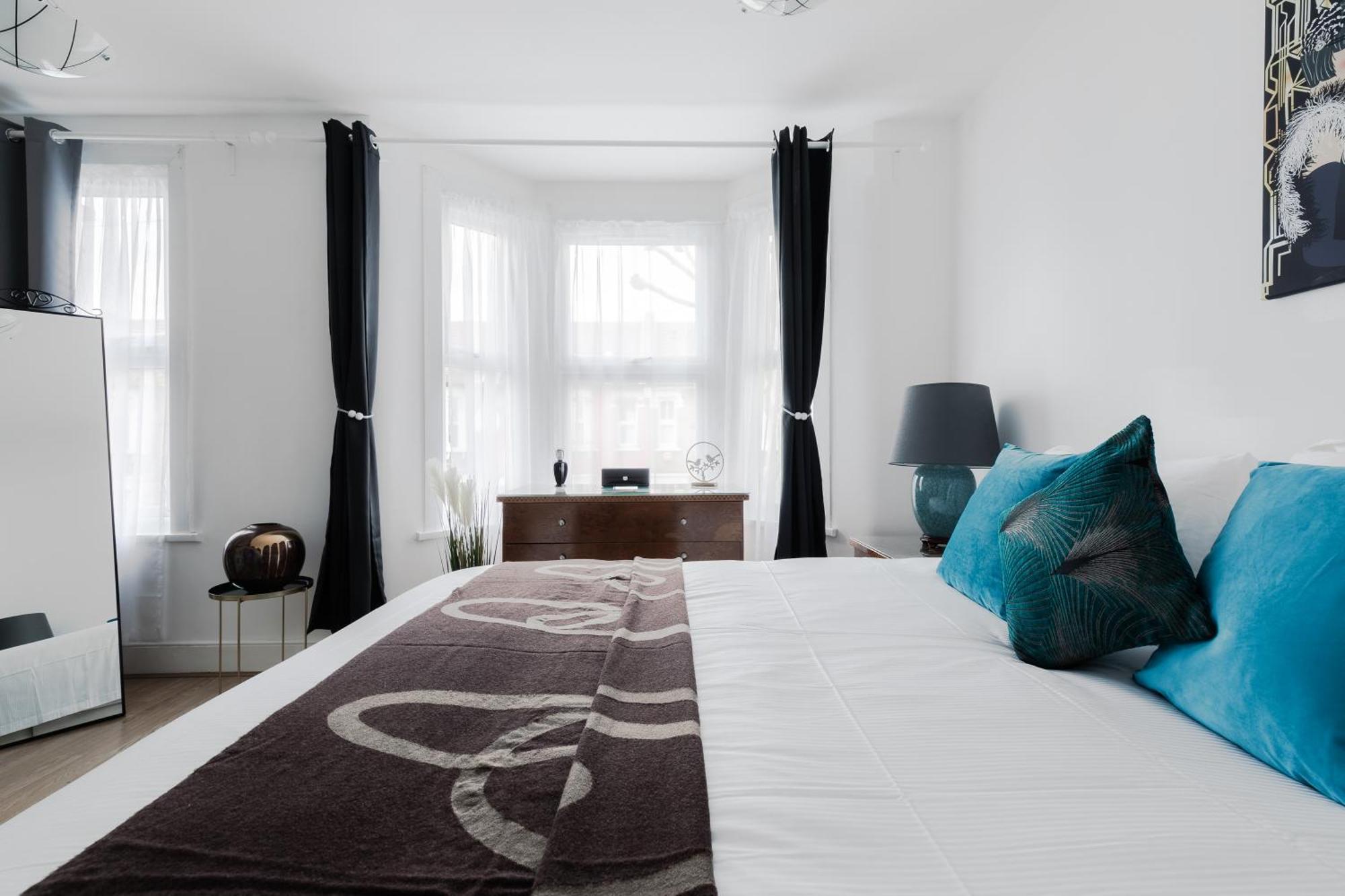 Beautiful 4-bed House With Garden In Casa vacanze Londra