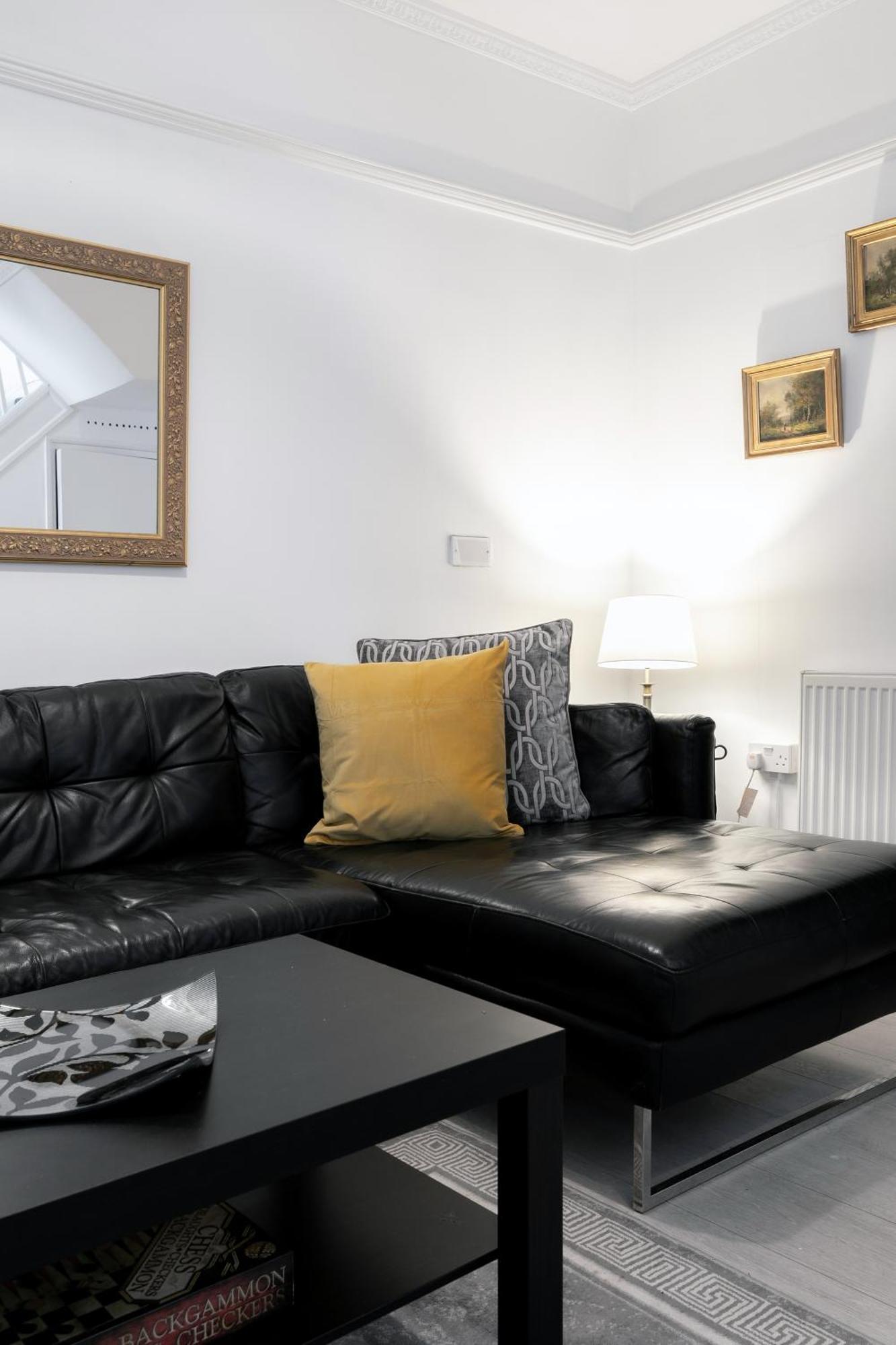 Casa vacanze Beautiful 4-bed House With Garden In *